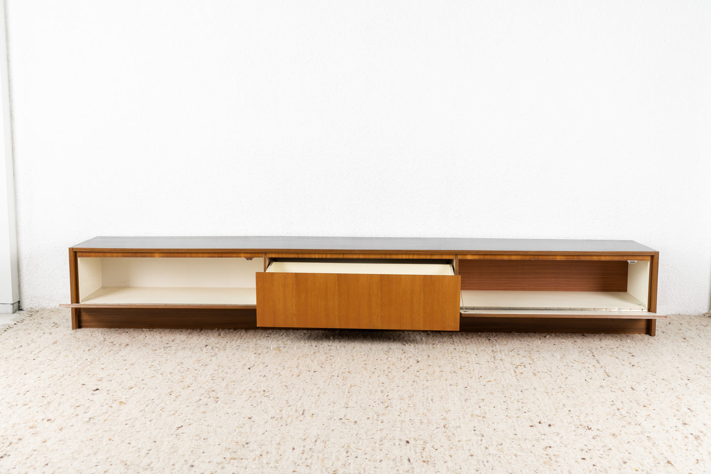 Sideboard / Lowboard