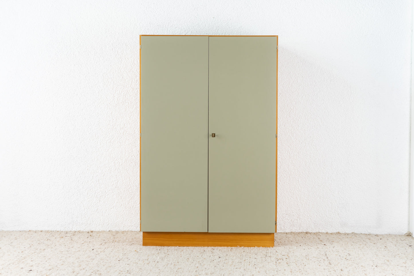 Kleiderschrank