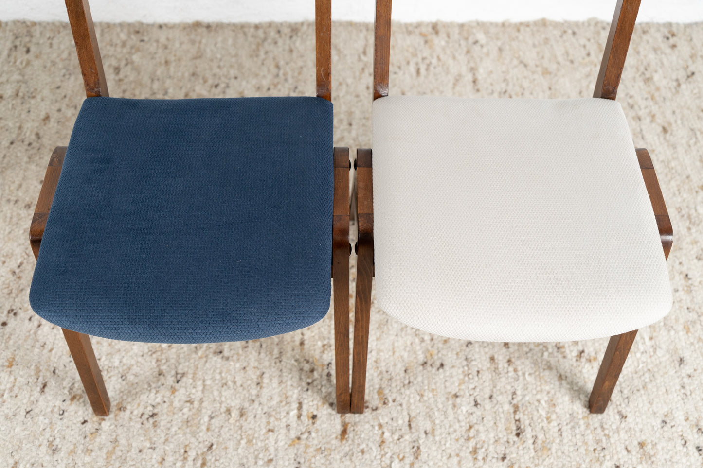 4er Set Vintage Stühle Stapelstühle Holz Polster Bunt Theaterstuhl Küche Esstisch