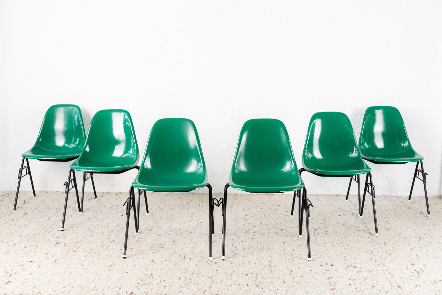 1 von 6 Eames Fiberglas Vitra Stuhl