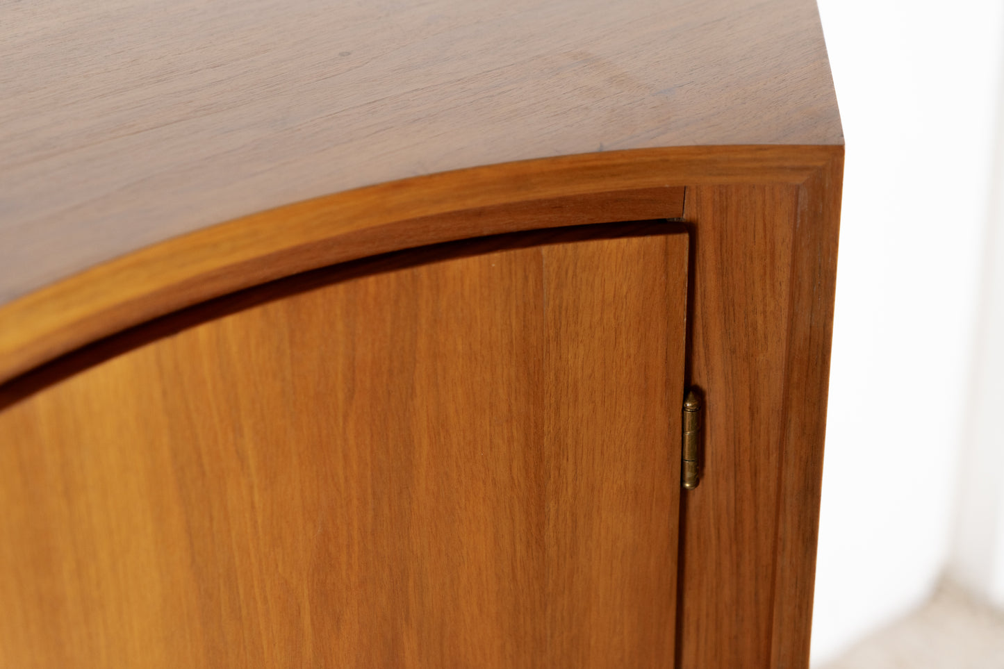 Vintage Eckschrank Kleiderschrank Holz Nuss Musterring 60s