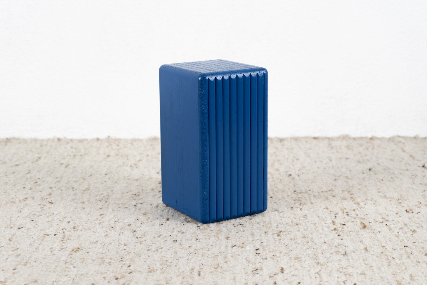R&F Beistelltisch / Hocker Holz Recycling upcycling Stuhl Würfel Ablage Blau