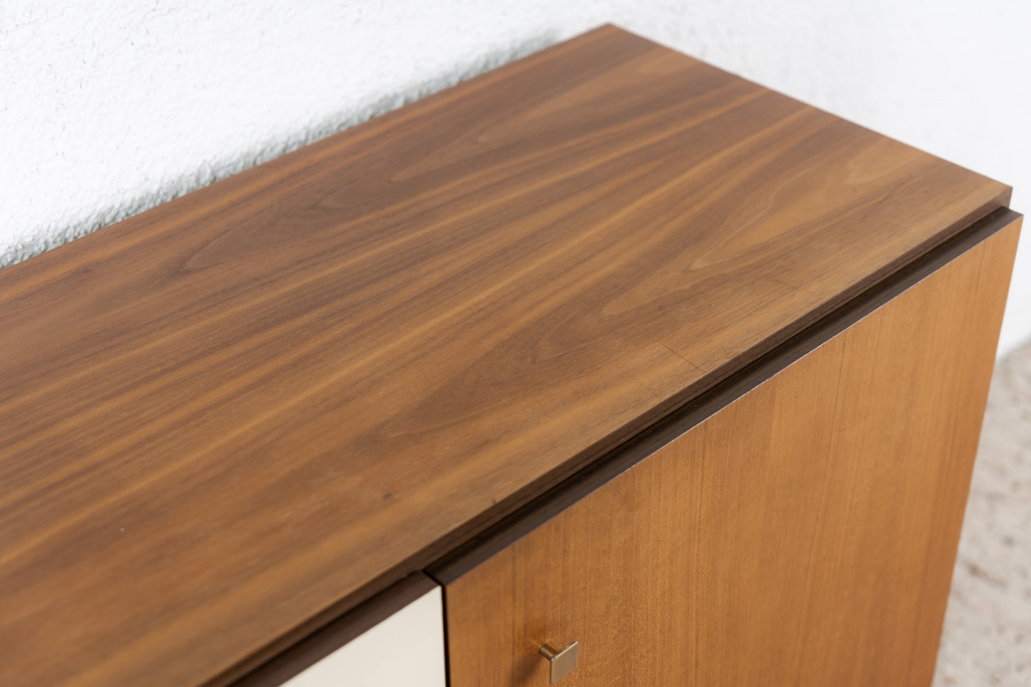 Nuss Sideboard / Kommode