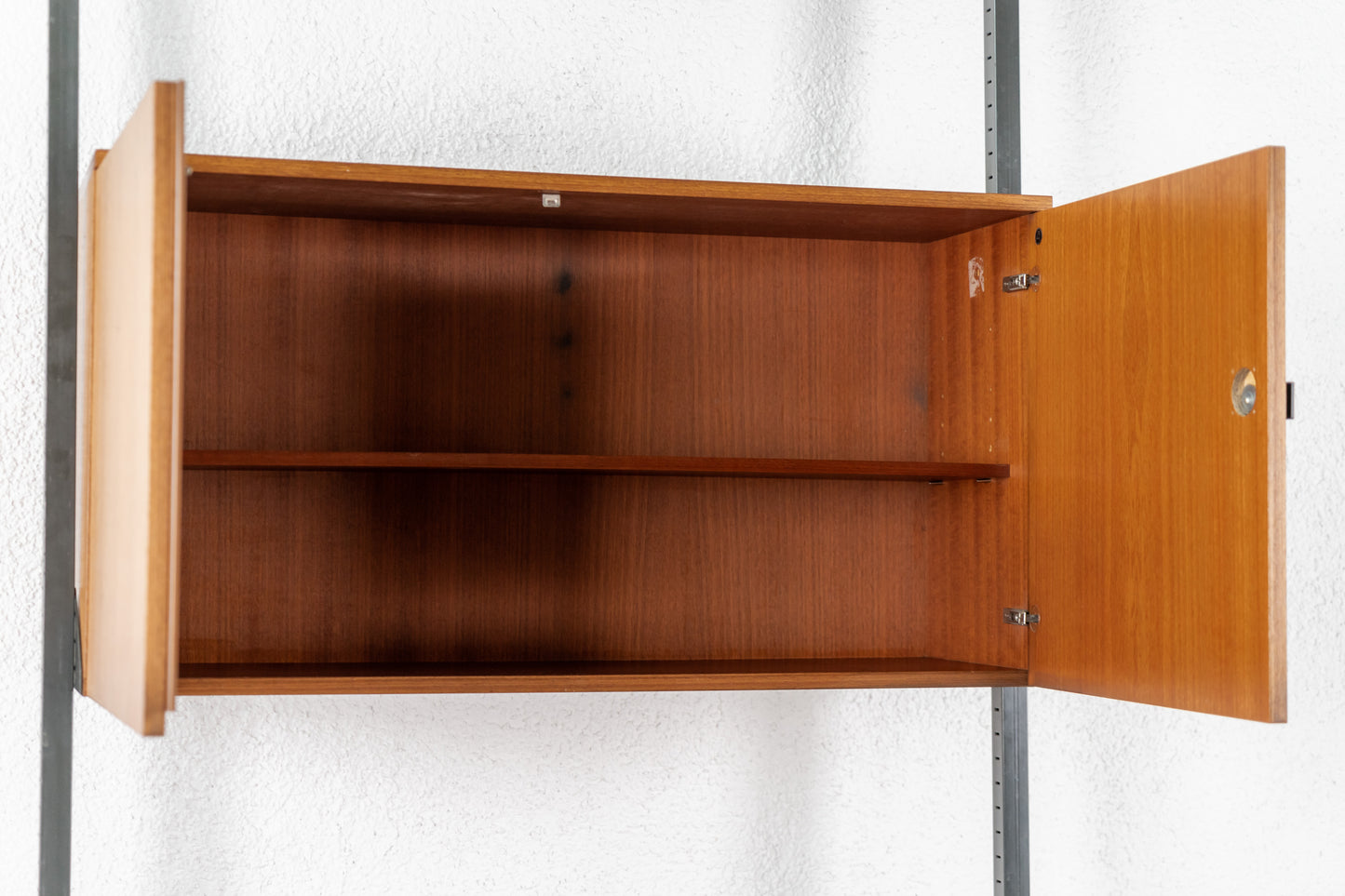 Mid Century Regal / Schrank Nuss