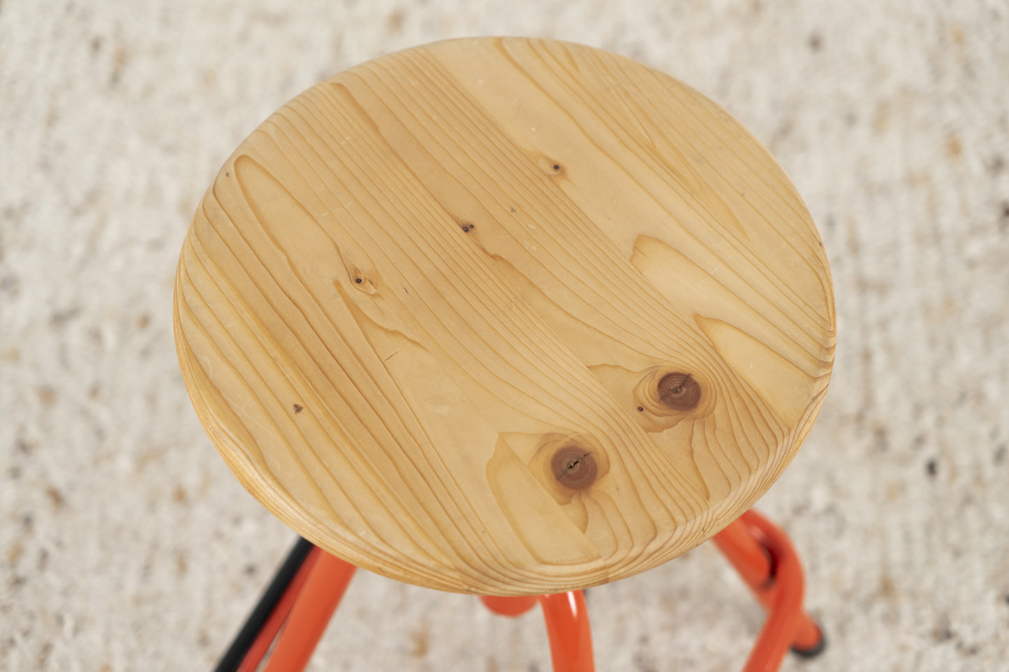 Vintage Hocker Metall Holz Industrial Orange Rot Höhenverstellbar Stuhl Werkstatt Büro