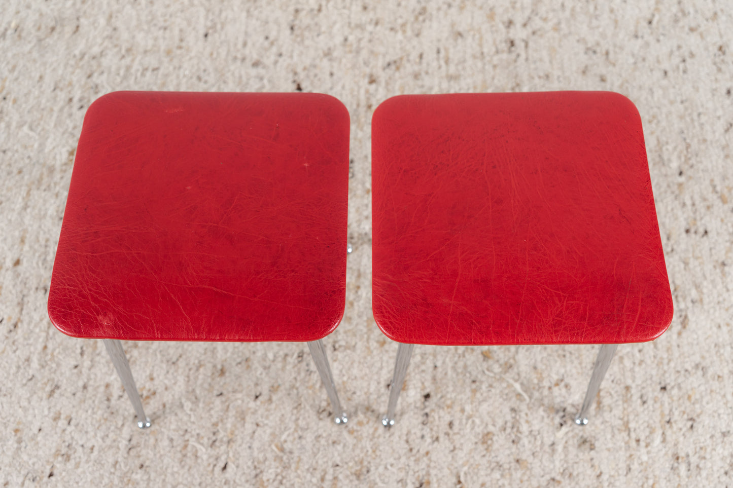 1 von 2 Hocker Kunstleder Mid Century rot