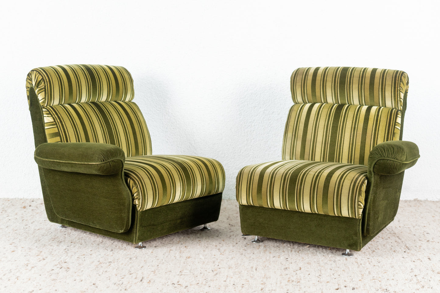 Vintage Sofa Zweisitzer Grün Samt Mid Century