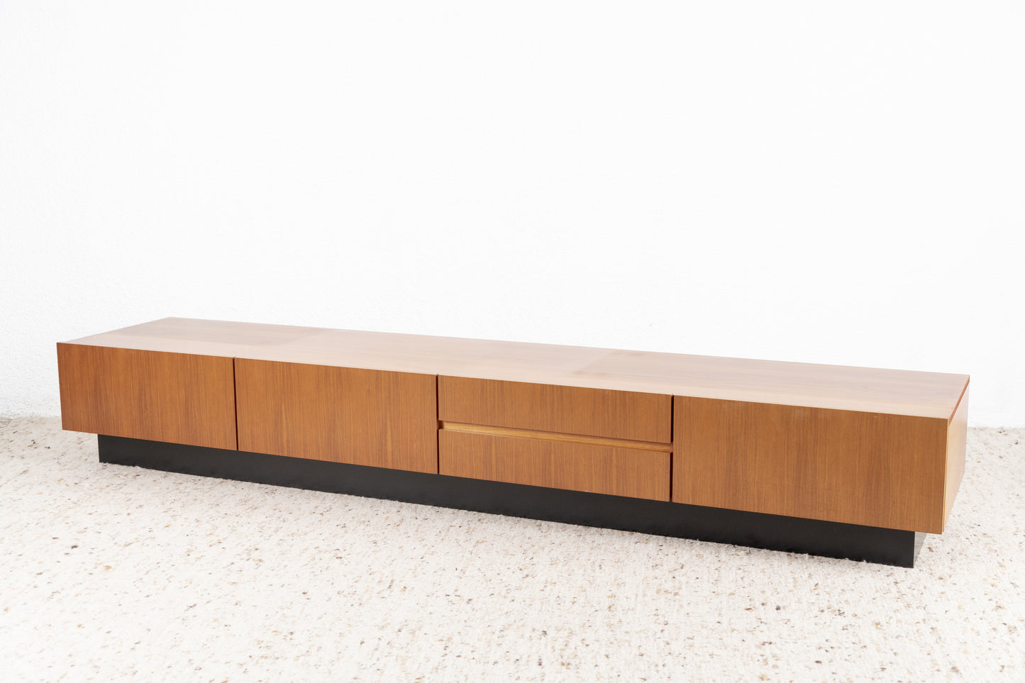 Nussbaum Schubladen Lowboard Sideboard
