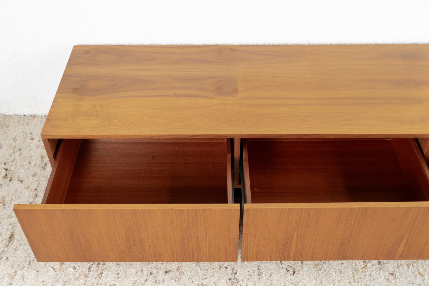 Nussbaum Schubladen Lowboard Sideboard