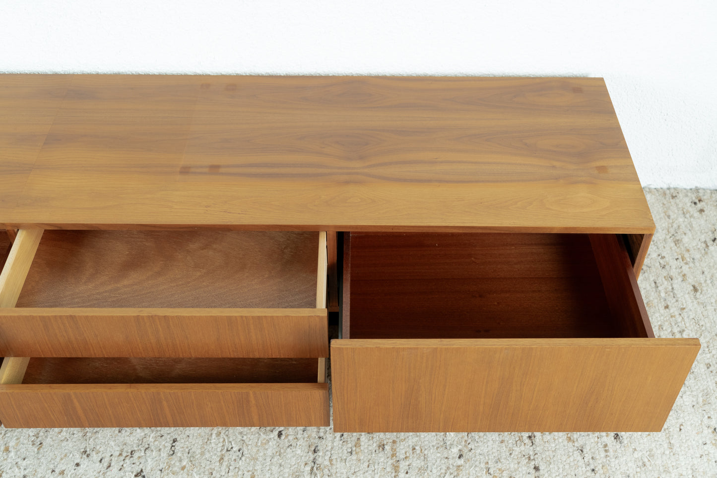 Nussbaum Schubladen Lowboard Sideboard