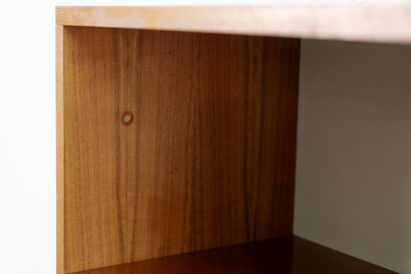 Vintage Bücherregal Altrosa Nuss Holz