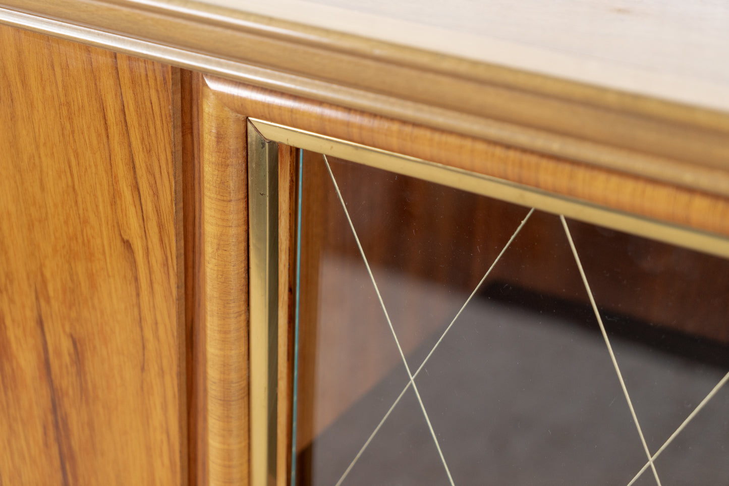 Mid Century Highboard Nuss Schrank Sideboard Vitrine