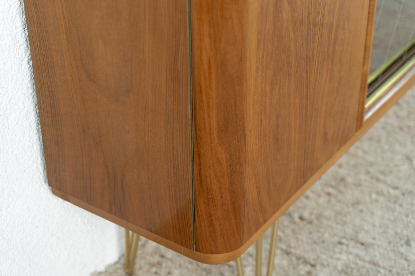 Mid Century Highboard Nuss Schrank Sideboard Vitrine