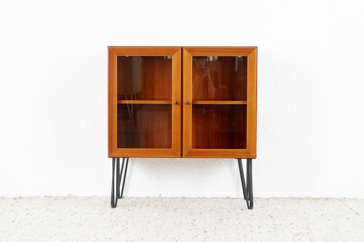 Vitrine Kommode Mid Century Nuss Holz Sideboard 1960