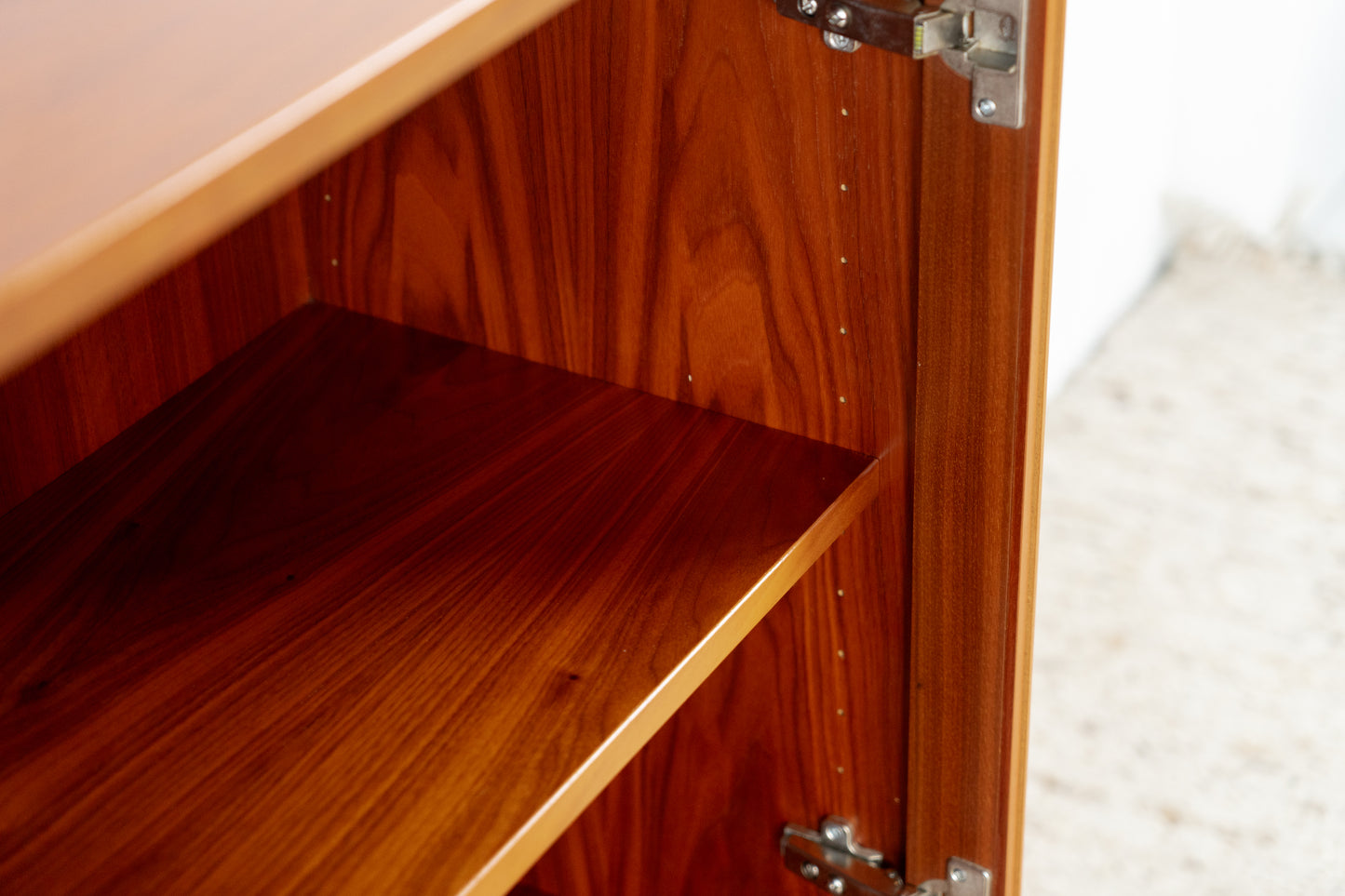 Vitrine Kommode Mid Century Nuss Holz Sideboard 1960