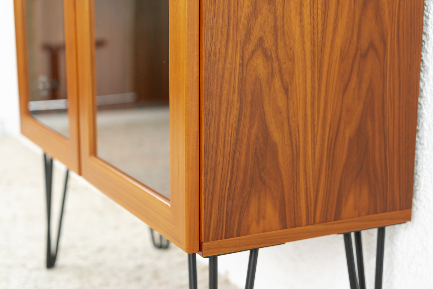 Vitrine Kommode Mid Century Nuss Holz Sideboard 1960