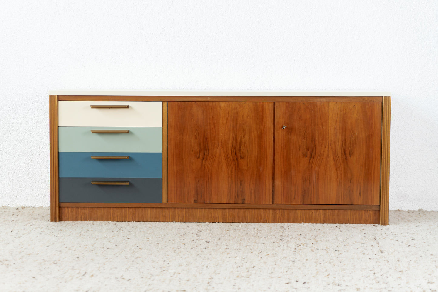 Vintage Sideboard Nuss Holz Schubladen