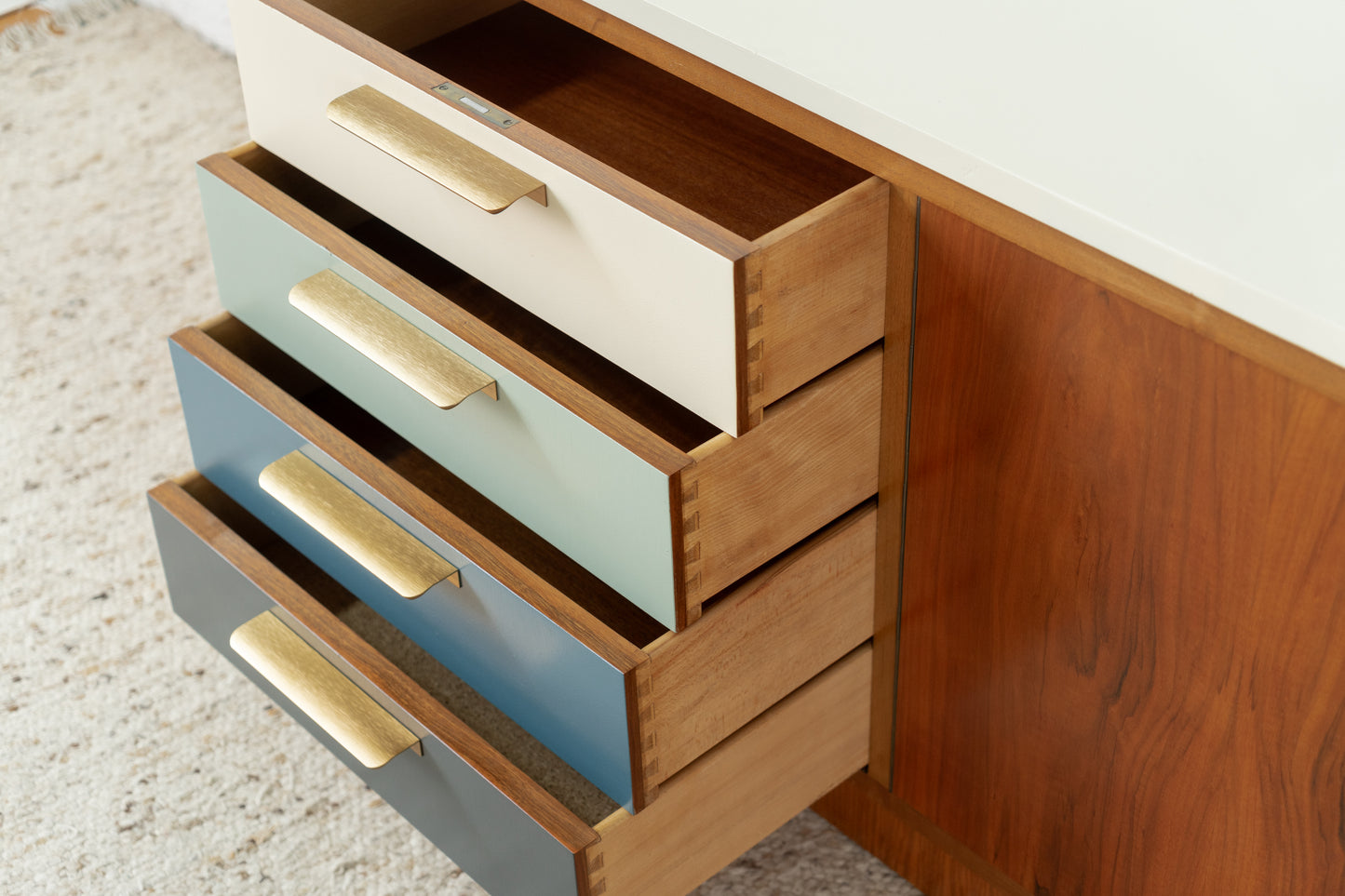 Vintage Sideboard Nuss Holz Schubladen
