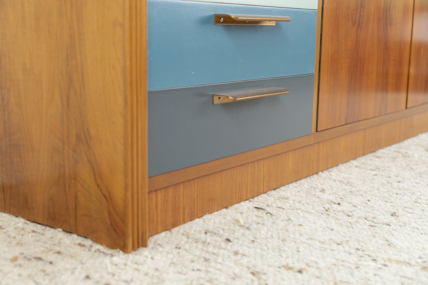 Vintage Sideboard Nuss Holz Schubladen