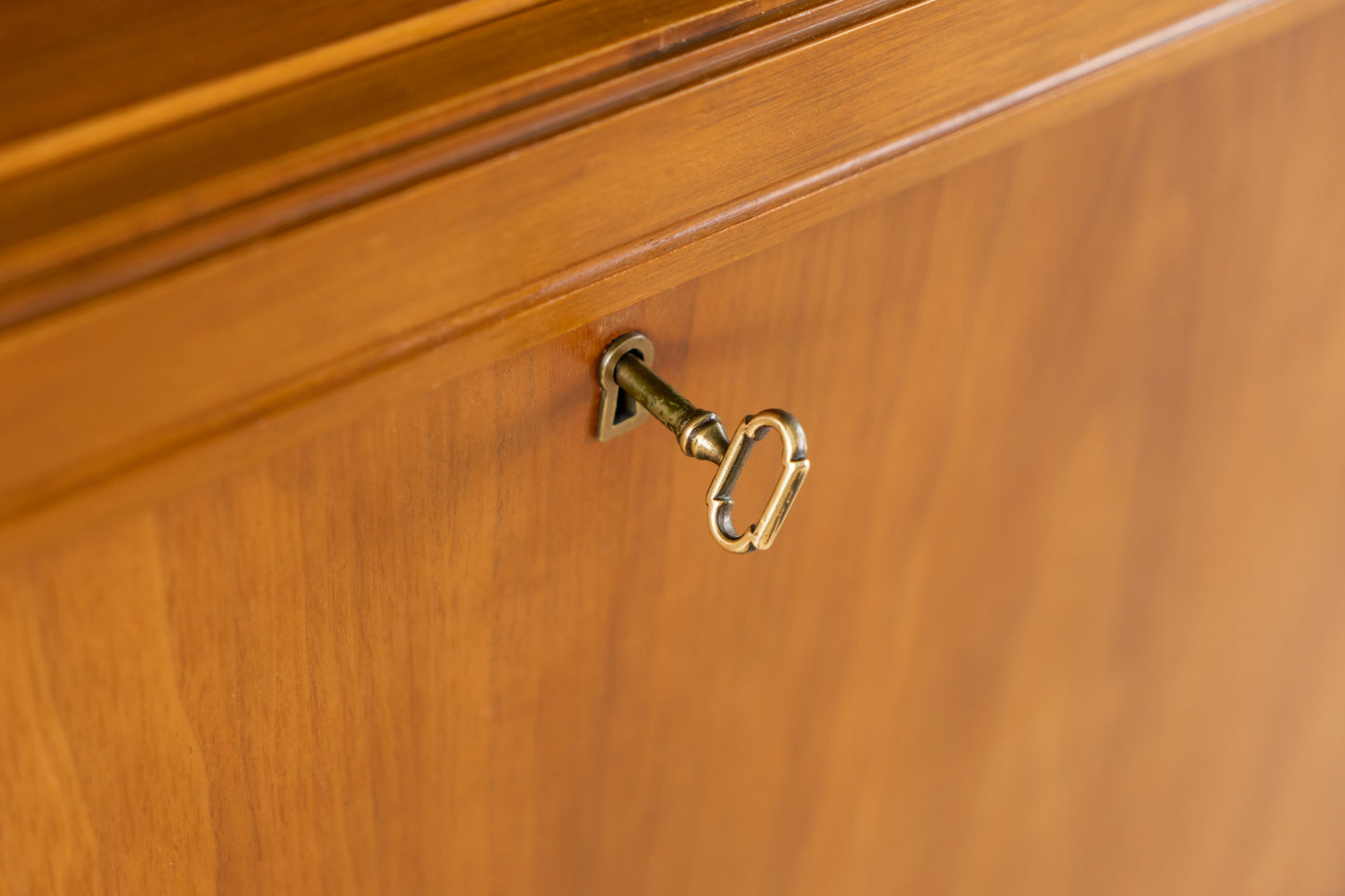 Teak Schrank