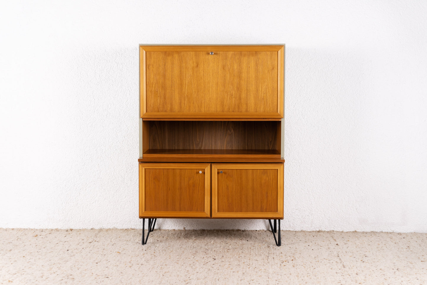 Sekretär / Minibar / Kommode