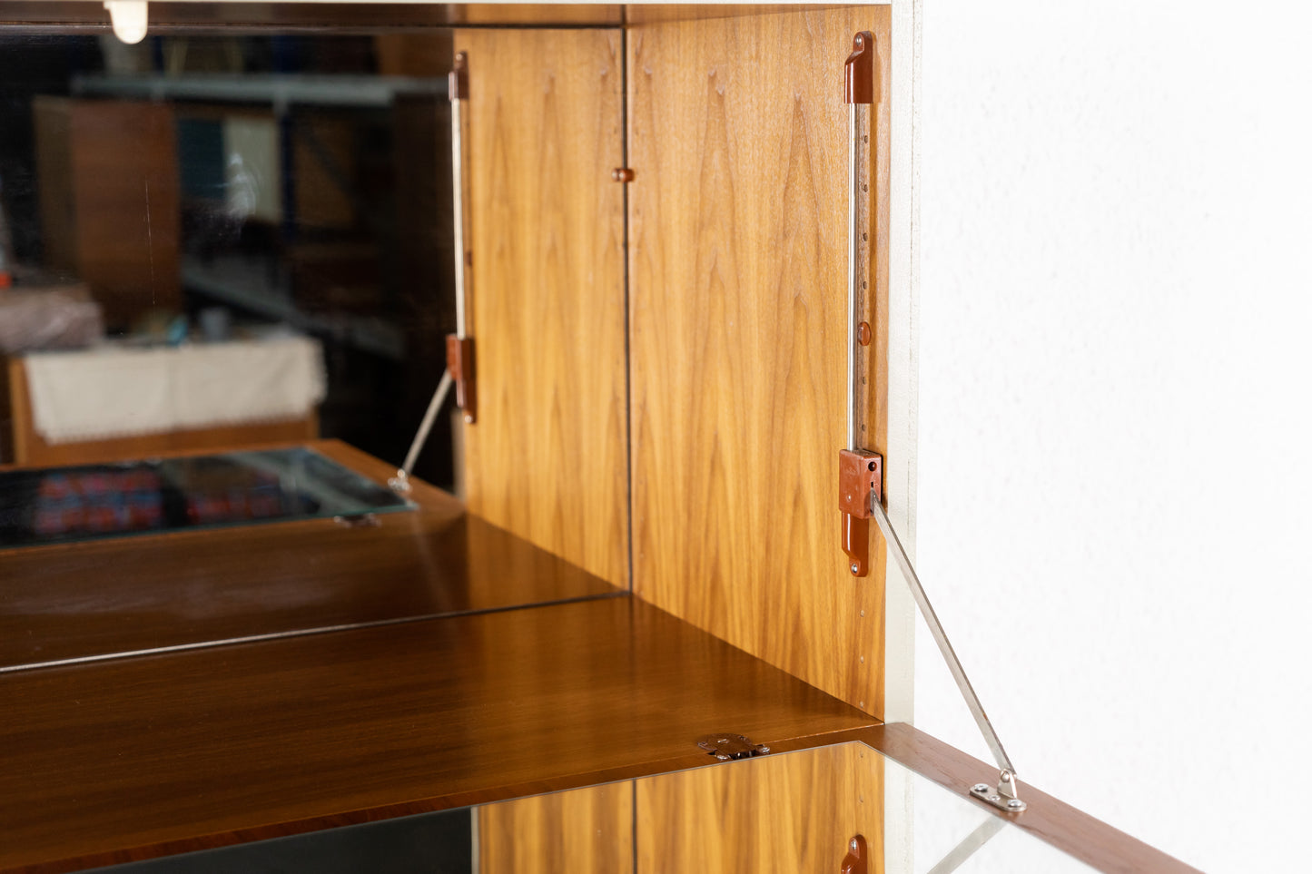 Sekretär / Minibar / Kommode