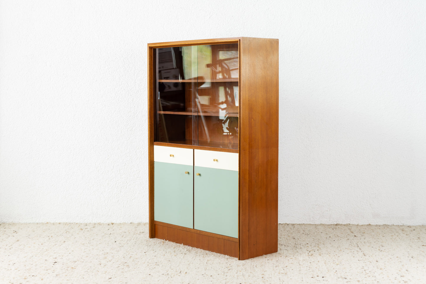 Schrank/Vitrine
