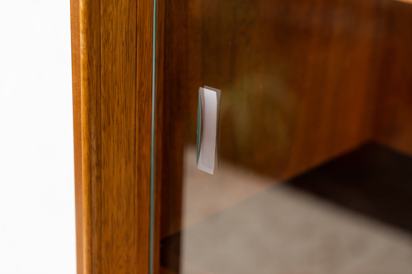 Schrank/Vitrine