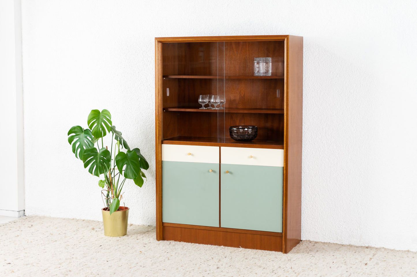 Schrank/Vitrine