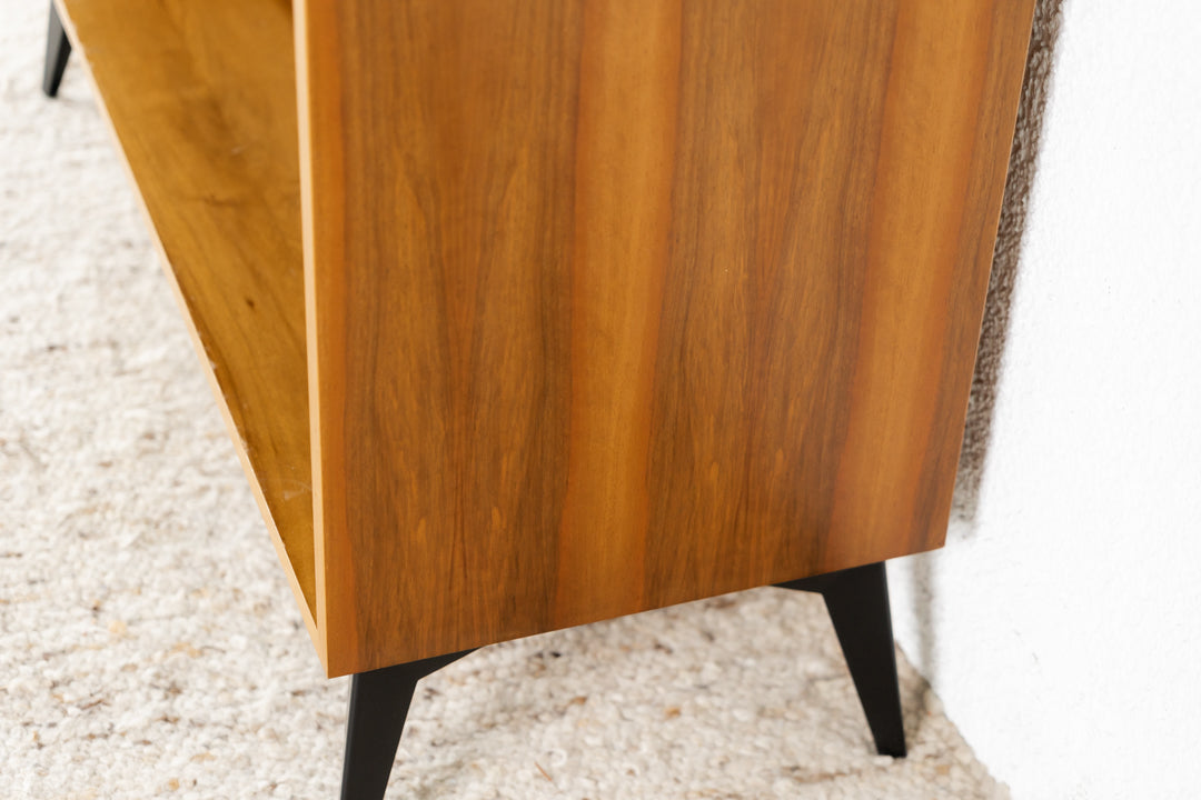 Nussbaum Regal