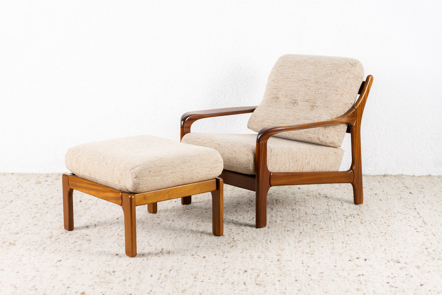 Sessel / Sessel mit Hocker
