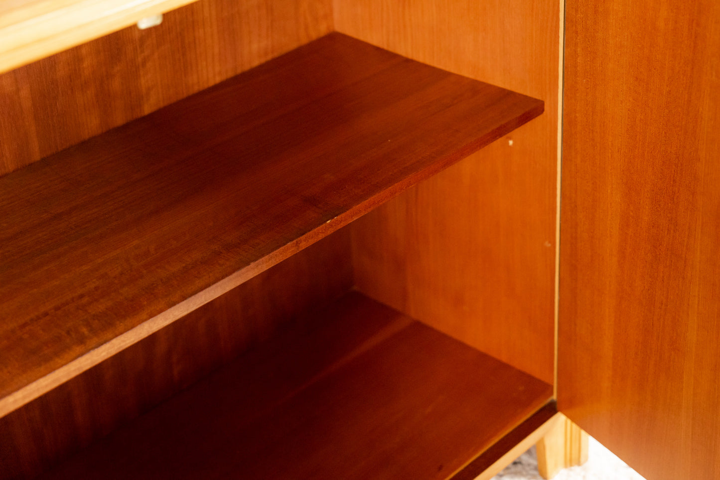 Schrank/ Vitrine
