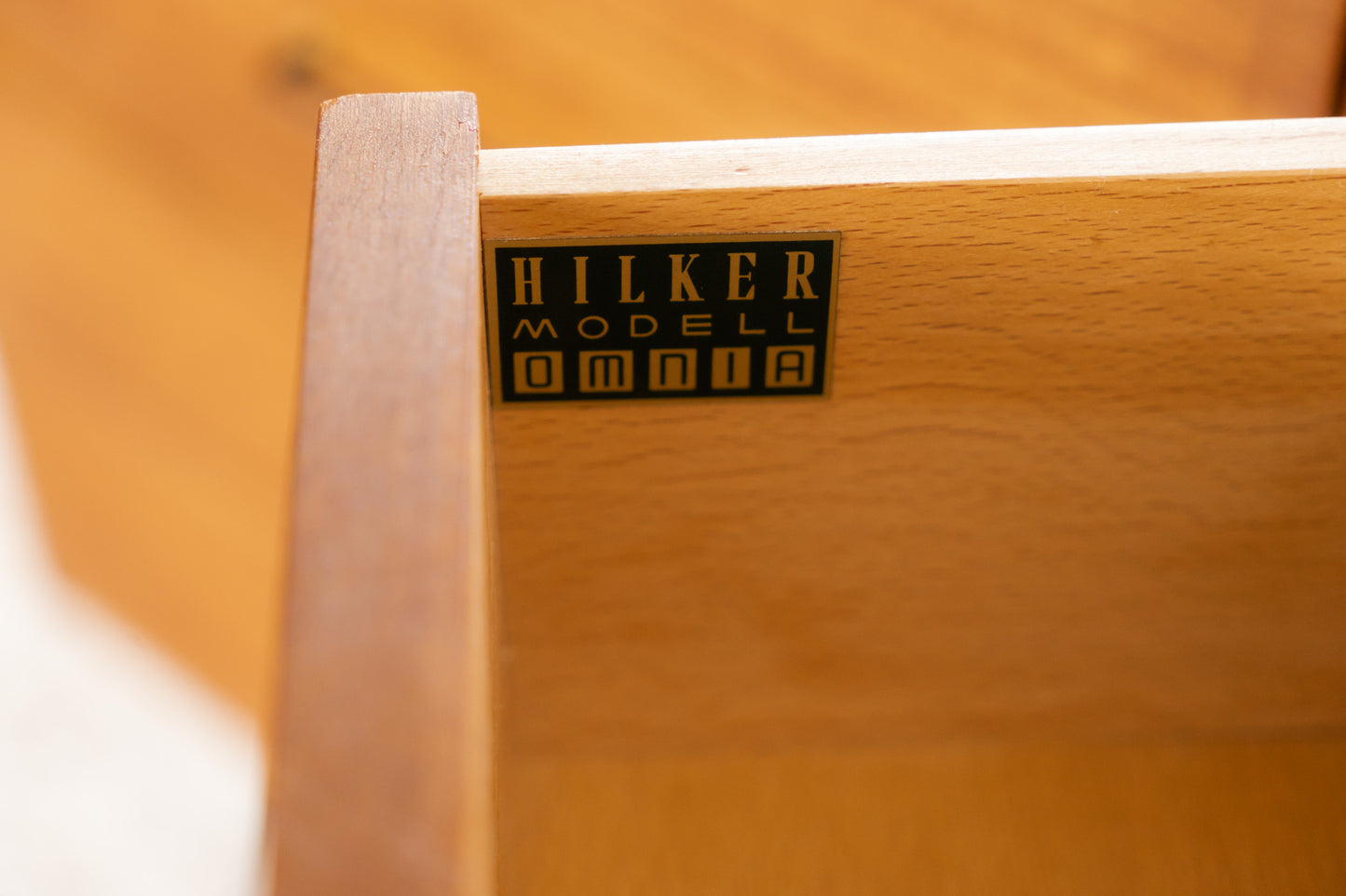 Hilker Omnia Teak String Regal