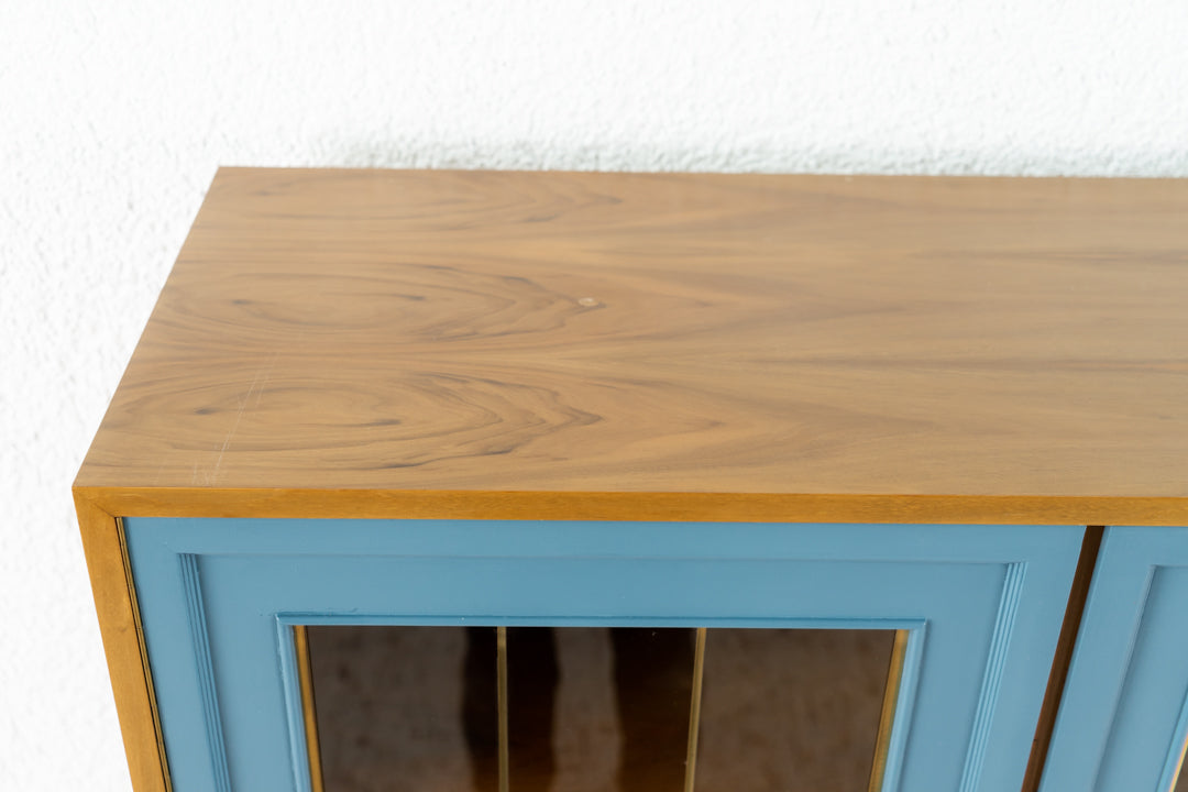 Schrank / Vitrine