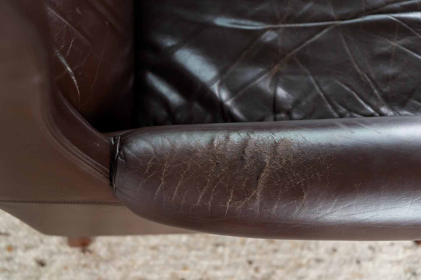 Sessel mit Hocker