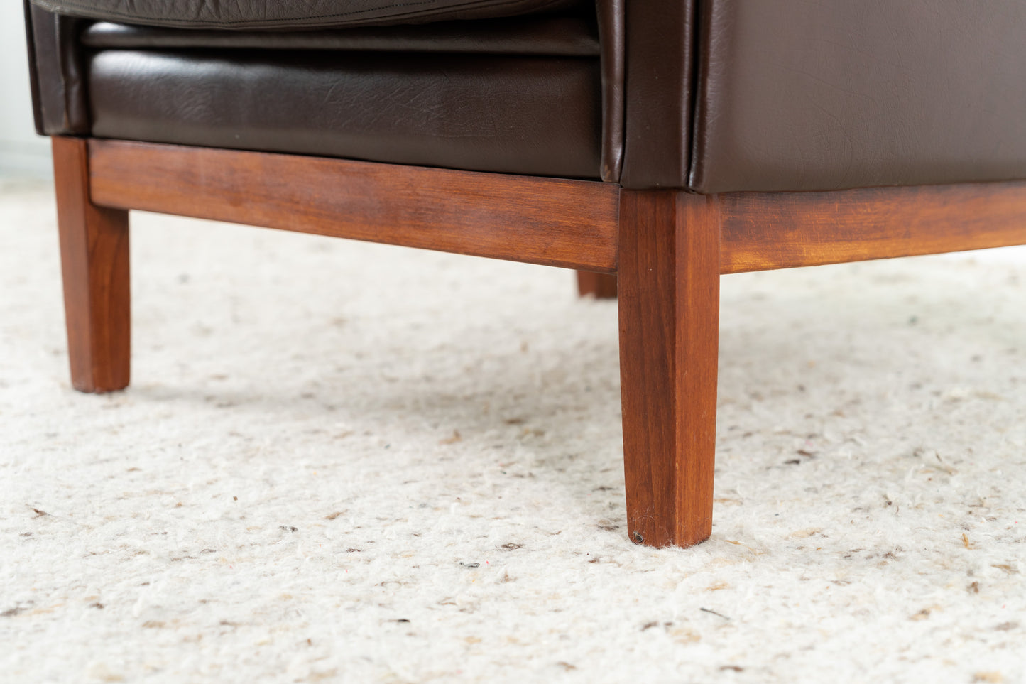 Sessel mit Hocker