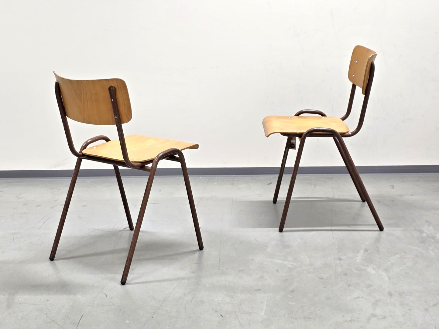 INDUSTRIAL STUHL 1von50 vintage stapelbar cafe patina esstisch