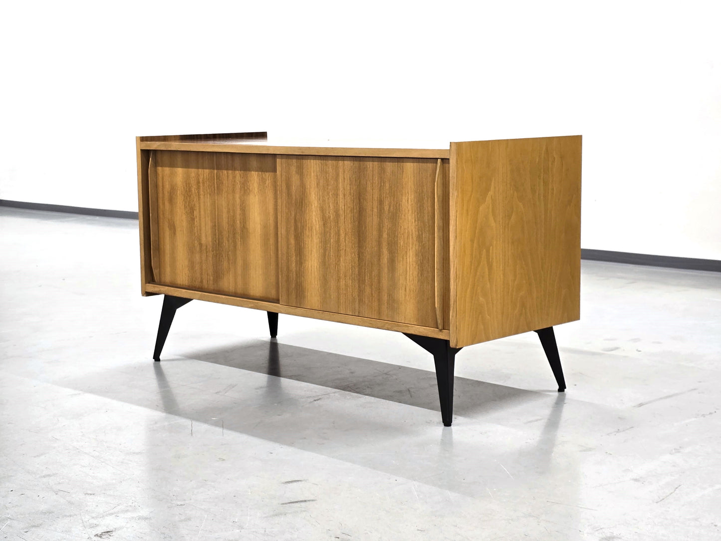 MID CENTURY SIDEBOARD nuss holz vintage kommode lowboard schiebetüren