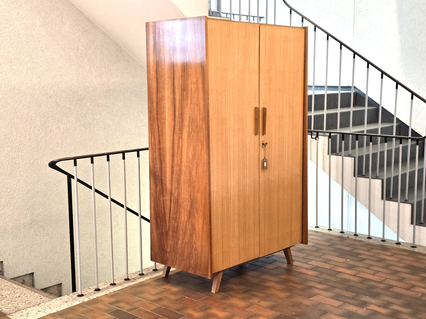 VINTAGE KLEIDERSCHRANK  holz schrank mid century 1960s retro kommode nuss rüster