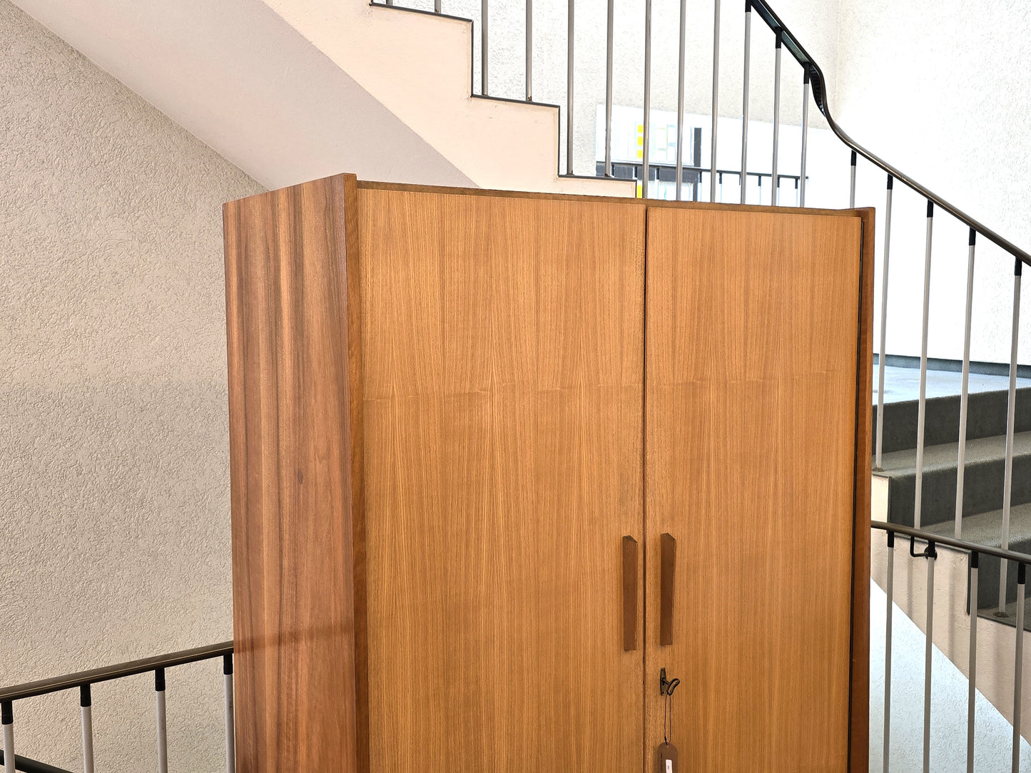 VINTAGE KLEIDERSCHRANK  holz schrank mid century 1960s retro kommode nuss rüster