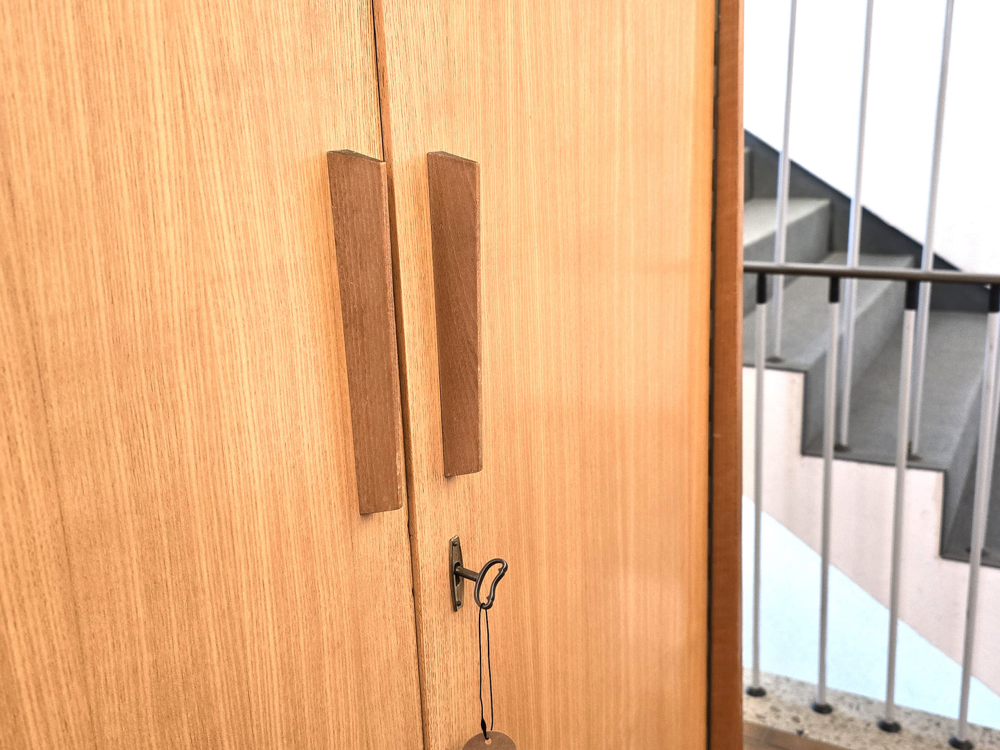 VINTAGE KLEIDERSCHRANK  holz schrank mid century 1960s retro kommode nuss rüster