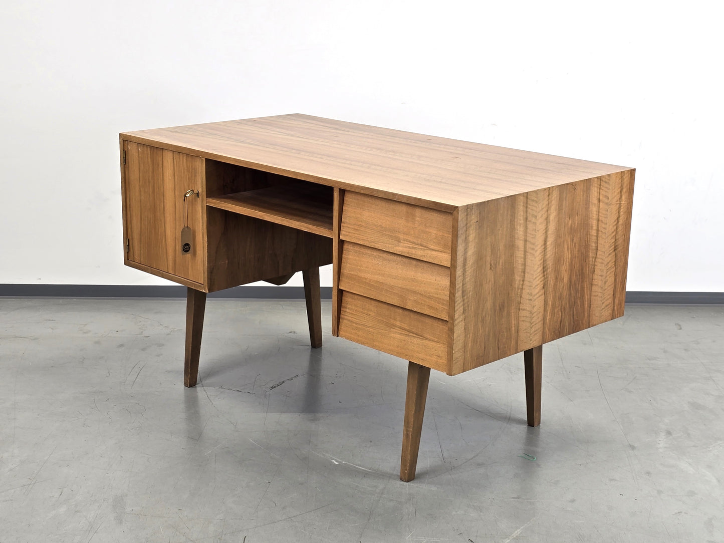 VINTAGE NUSSBAUM SCHREIBTISCH tisch büro holz mid century 1960er