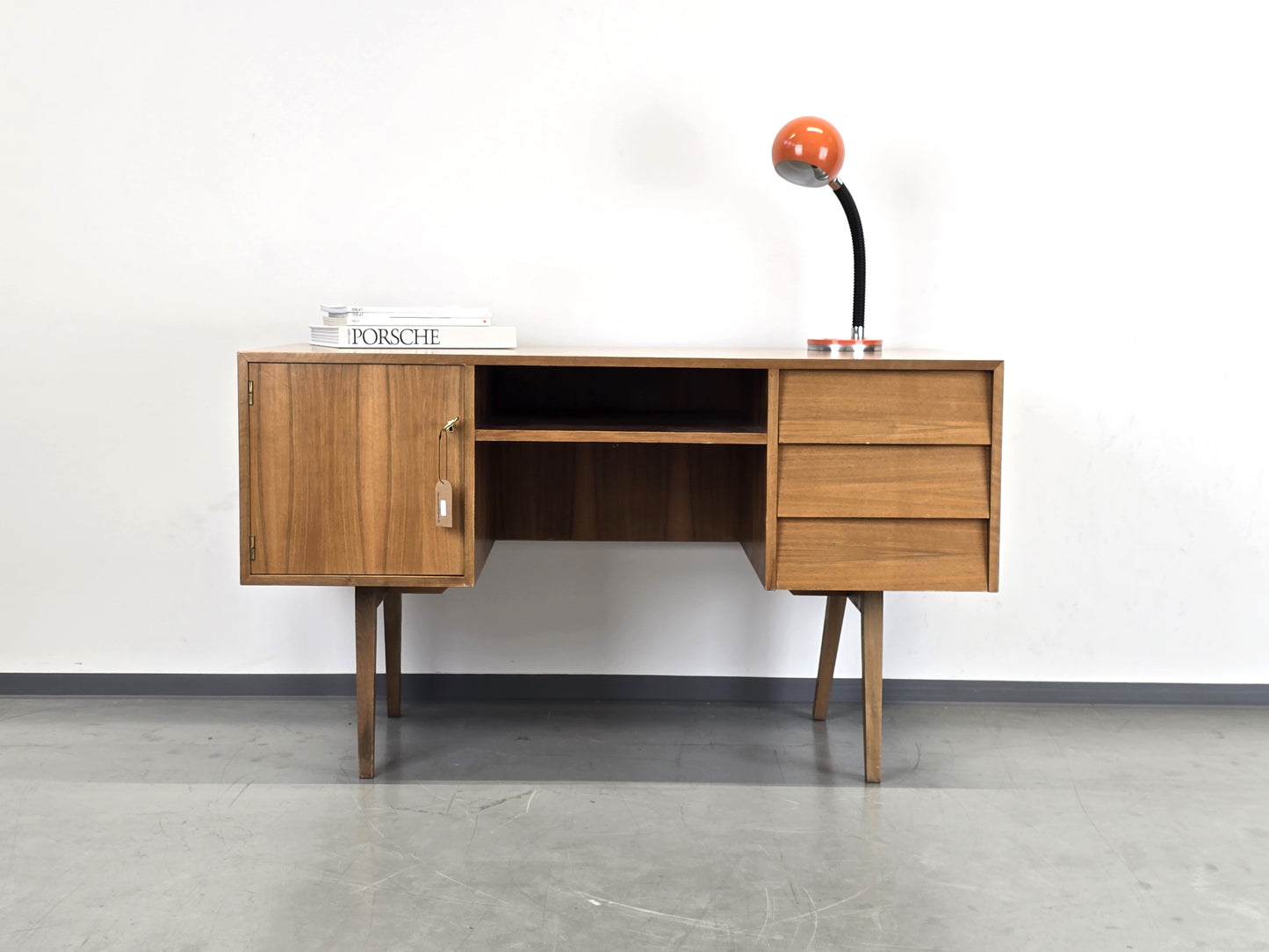 VINTAGE NUSSBAUM SCHREIBTISCH tisch büro holz mid century 1960er