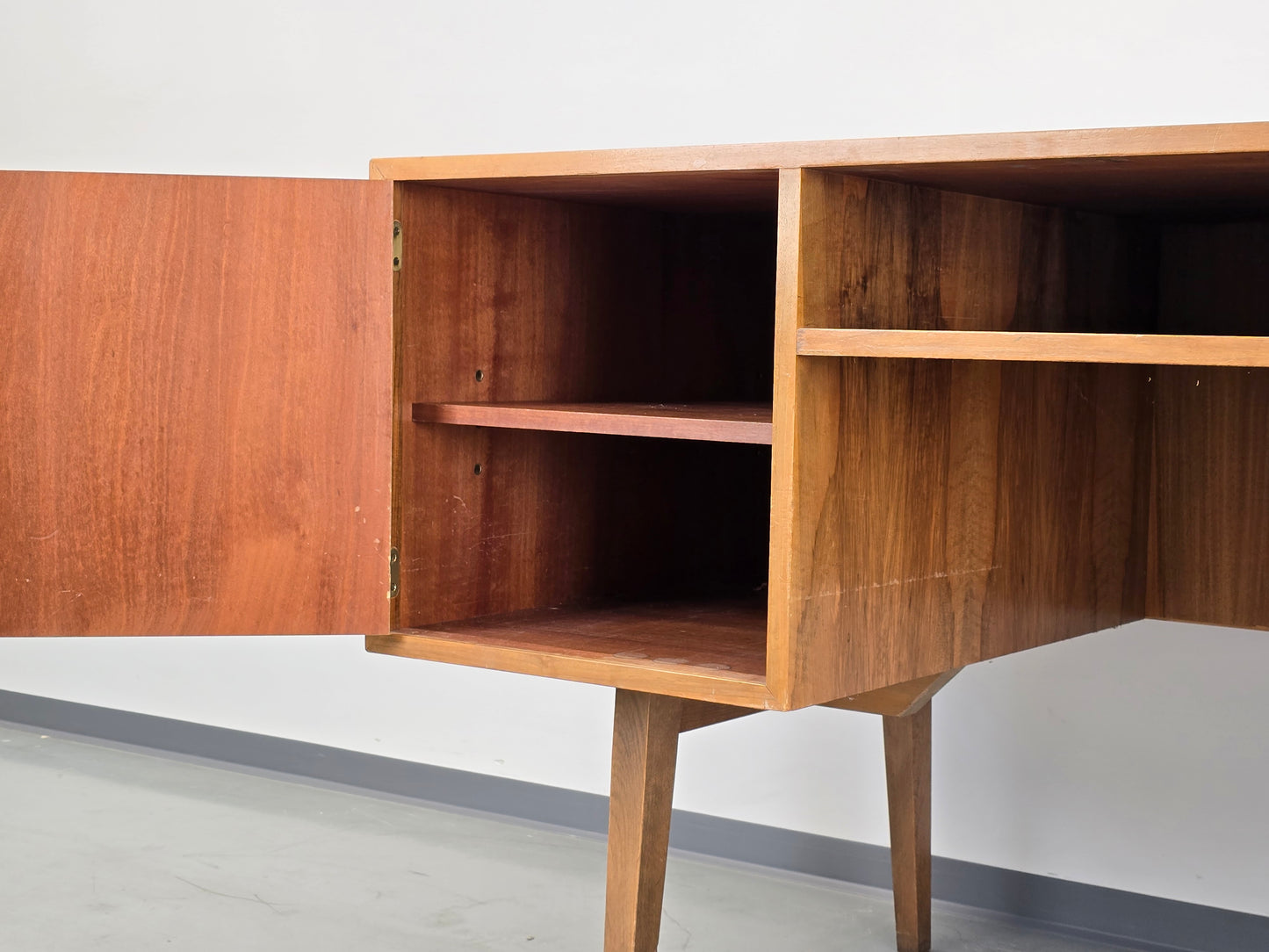 VINTAGE NUSSBAUM SCHREIBTISCH tisch büro holz mid century 1960er