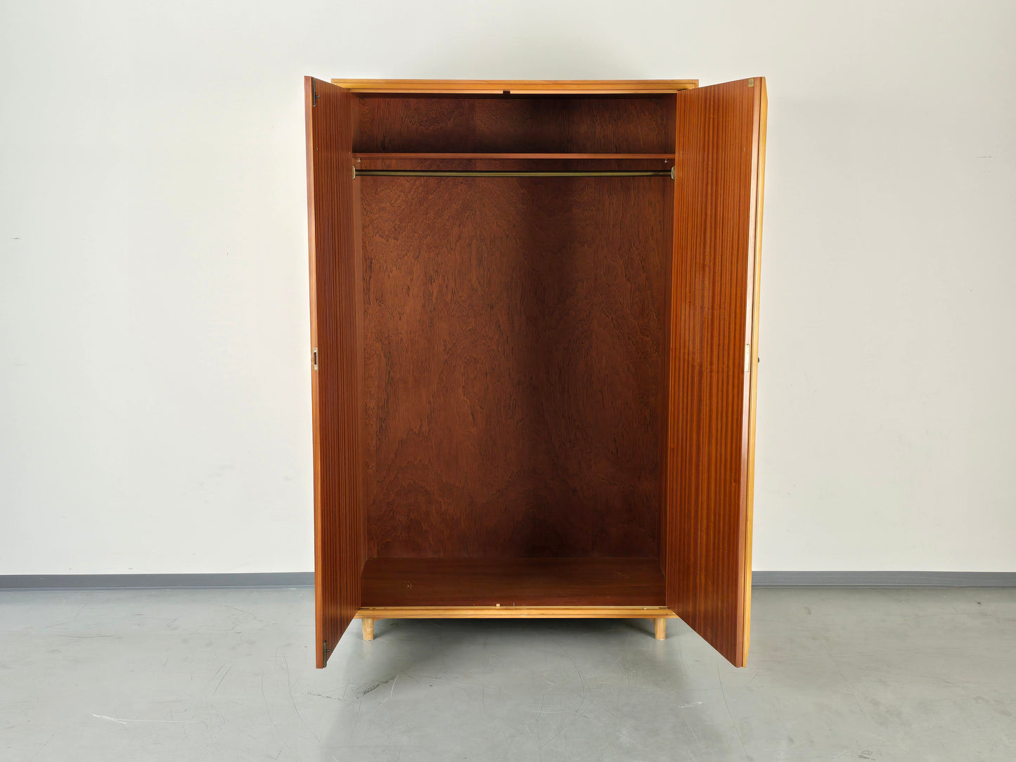 DeWe KLEIDERSCHRANK schrank holz rüster vintage mid century 1960er kommode