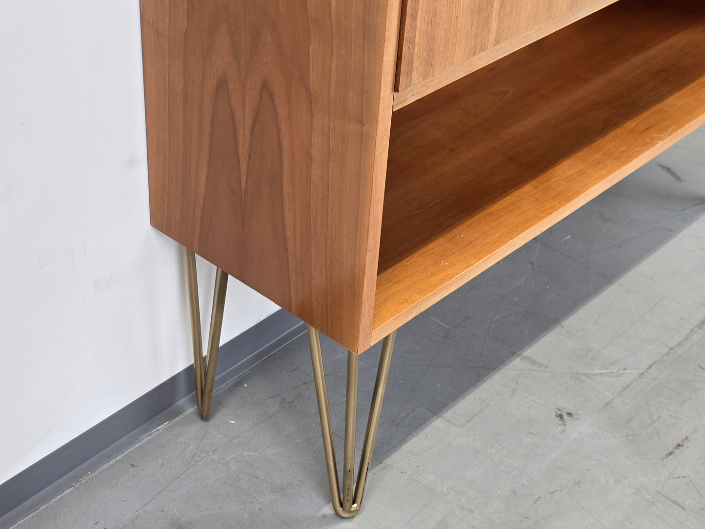 MID CENTURY KOMMODE minibar bar schrank holz nussbaum vintage 60s 1960er