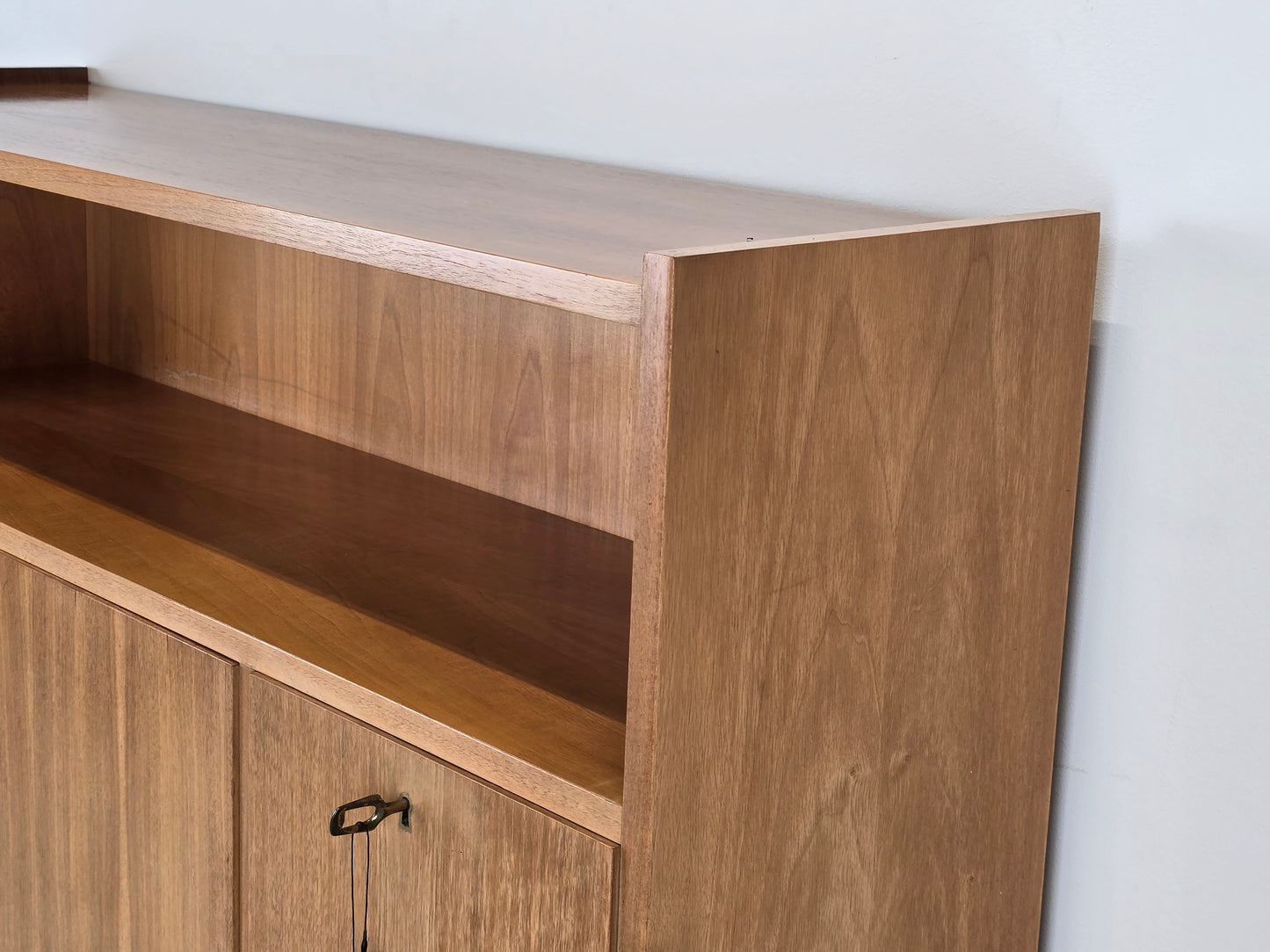 MID CENTURY KOMMODE minibar bar schrank holz nussbaum vintage 60s 1960er