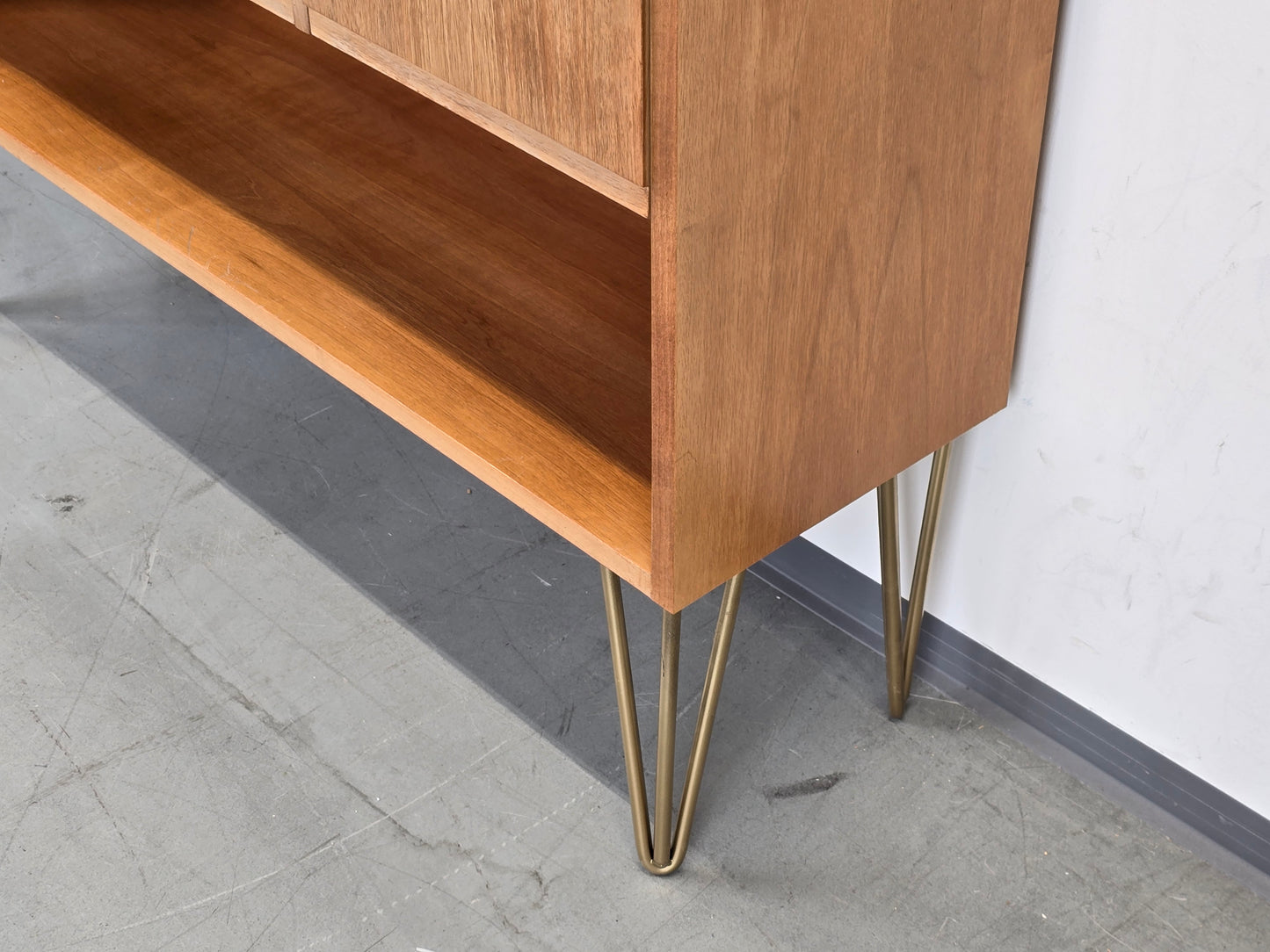 MID CENTURY KOMMODE minibar bar schrank holz nussbaum vintage 60s 1960er