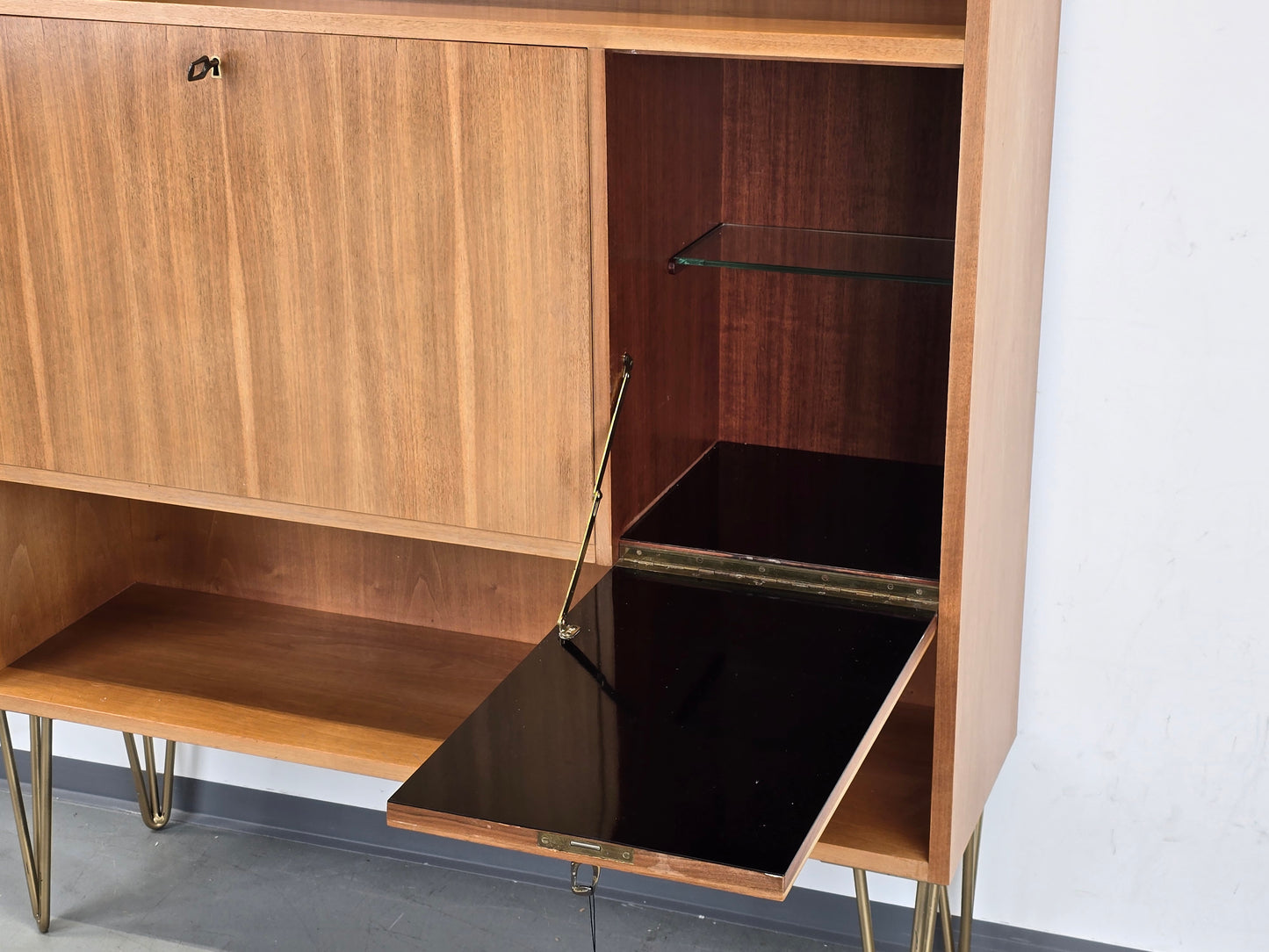 MID CENTURY KOMMODE minibar bar schrank holz nussbaum vintage 60s 1960er