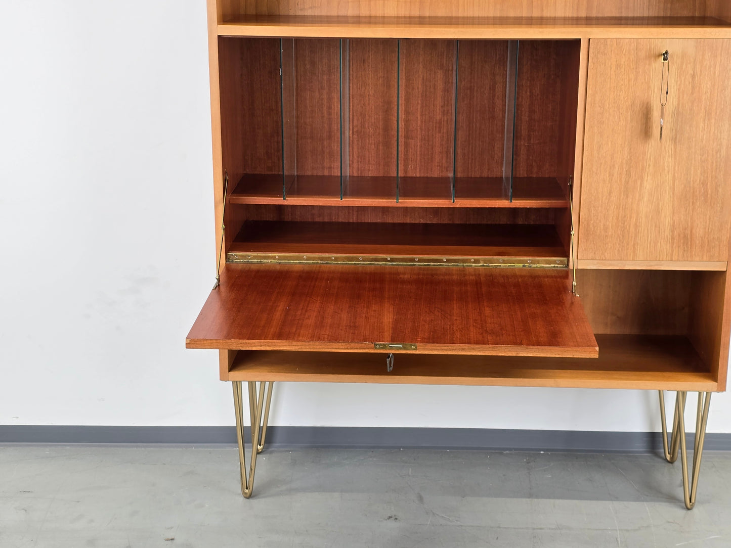 MID CENTURY KOMMODE minibar bar schrank holz nussbaum vintage 60s 1960er